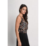 Top lencero R1665BE  de tirantes.Estampado negro