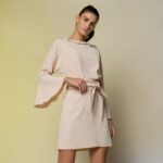Vestido manga trompeta. Con cinturón  Red