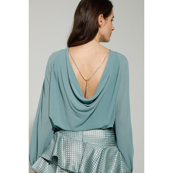 BLUSA DE ESCOTE EN LA ESPALDA