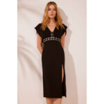 Vestido de fiesta de color negro, de corte lápiz y talle alto