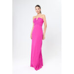 Vestido largo de fiesta en palabra de honor color fucsia