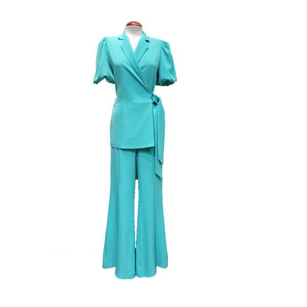 Traje de vestir con pantalón y chaqueta cruzada en color turquesa