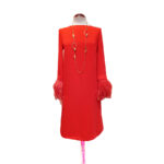 Vestido de fiesta, recto con plumas color rojo coral