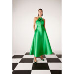 Vestido de fiesta de largo midi y escote halter, color verde