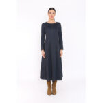 Vestido largo con vuelo confeccionado en tejido denim