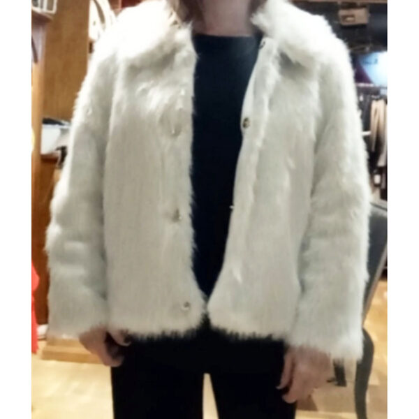 Chaqueta de pelo en color blanco