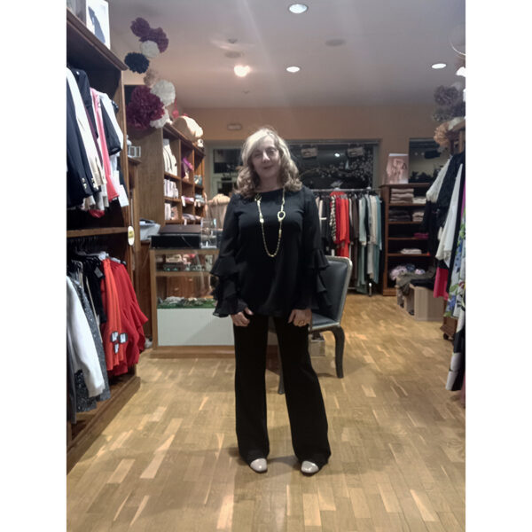 Conjunto de top de volantes con pantalón en color negro