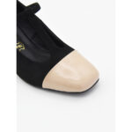 Zapato de estilo Merceditas con punta redondeada y hebilla straps