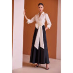 Vestido de fiesta de estilo lady, camisero con vuelo de largo midi en color blanco y negro