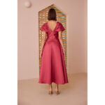 Vestido de fiesta de estilo lady y largo midi en color rojo