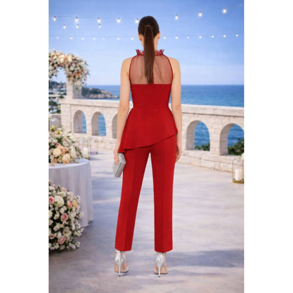 Conjunto de fiesta de pantalón y top con peplum en color rojo ideal para invitada de boda