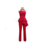 Conjunto de pantalón de fiesta con top de estilo peplum en color rojo ideal para eventos invitada de boda