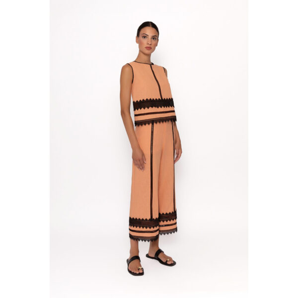 Conjunto de pantalón de talle alto y top de lino con pasamanería