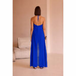 Conjunto de pantalón y top de escote halter y de largo asimétrico en color azul cobalto