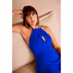 Conjunto de pantalón y top de escote halter en color azul cobalto