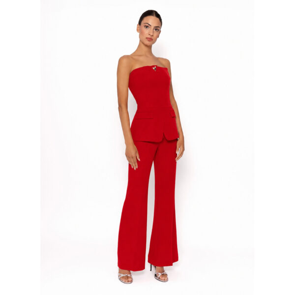 Conjunto de pantalón y top de palabra de honor en color rojo