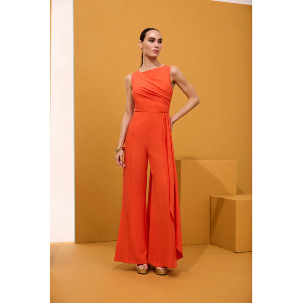 Mono de vestir sin mangas con capa en color naranja sin mangas ideal para invitada de boda