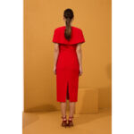 Vestido de fiesta con capita a modo de manga de largo midi y estilo lápiz ideal para invitada de boda o mamis de comunión en color rojo