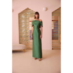 Vestido largo de fiesta de cuello envolvente de color verde