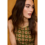 Vestido casual, largo sin mangas, con un bonito y sofisticado estampado geométrico en color verde - Imagen 2