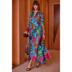 Vestido de fiesta de largo midi con vuelo, estampado en color turquesa