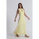 Vestido de fiesta largo en color amarillo mantequilla