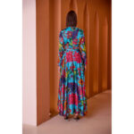 Vestido de largo midi de fiesta con vuelo, estampado en color turquesa