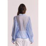 Camisa de mangas de estilo romántico, extra grandes, confeccionadas en gasa de chiffón en color celeste