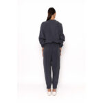 Chaqueta femenina y sofisticada de estilo bomber, con el perfecto equilibrio entre la elegancia y la comodidad en color gris azulado - Imagen 2