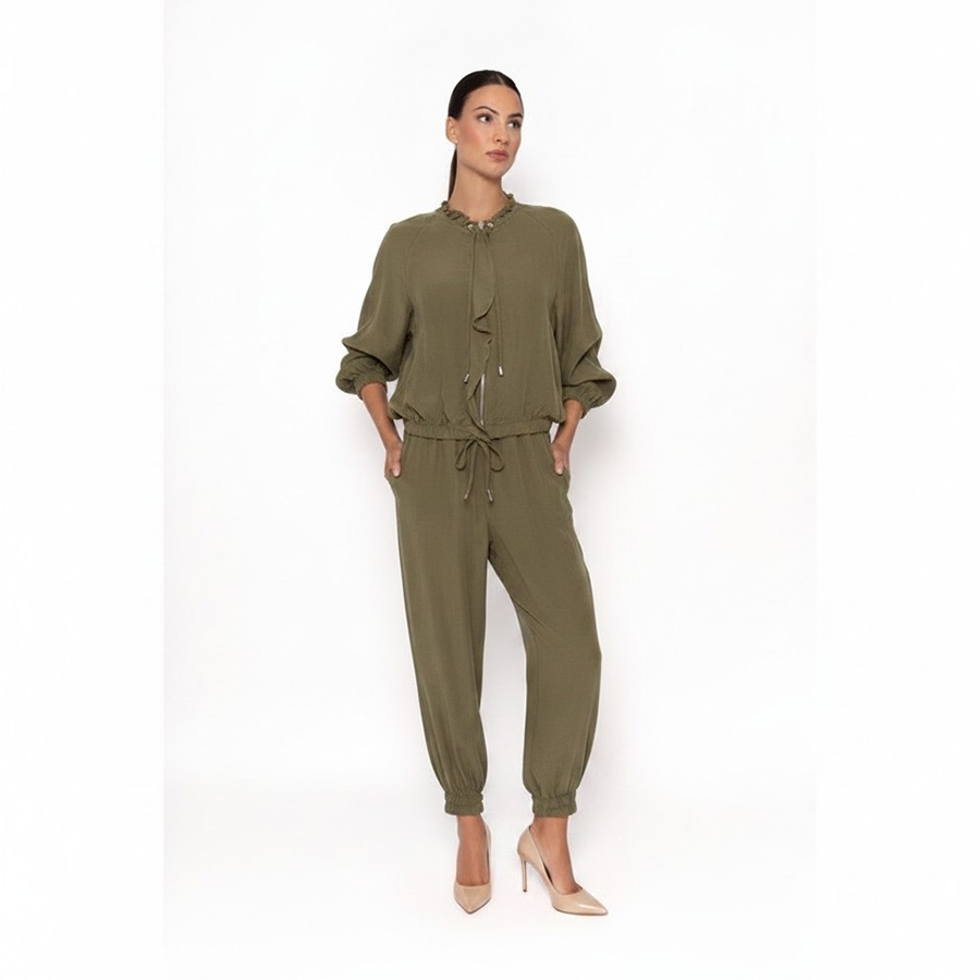 Pantalon-fluido-de-cintura-elastica-de-pernera-holgada-que-culmina-en-puño-en-el-bajo-en-color-verde-kaki-49512 Pantalón fluido de cintura elástica de pernera holgada que culmina en puño en el bajo en color verde kaki