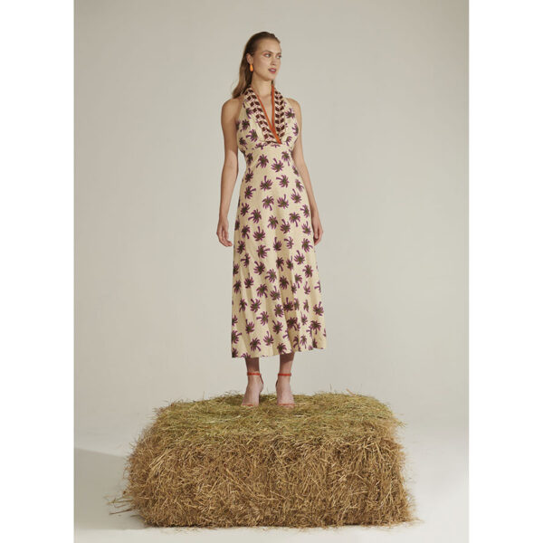 Vestido largo de escote halter, con la espalda descubierta, con un bonito estampado de palmeras