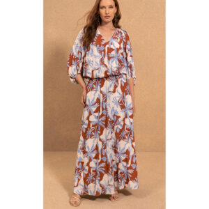 Vestido largo de manga francesa, confeccionado en tejido de viscosa que ajusta a la cintura, con un delicado estampado floral en tonos azules y marrones