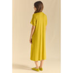 Vestido de punto, de estilo evasé, de escote pico, en color verde pera